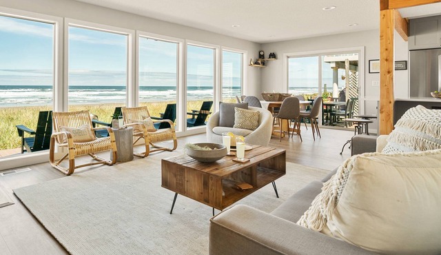 Magnificent Panoramic Ocean & Beach Views, Hot Tub, Game Room, BBQ, Fully Updated in Open Layout