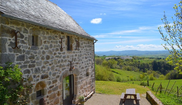 MAGNIFICENT PANORAMIC BARN IN NATURE