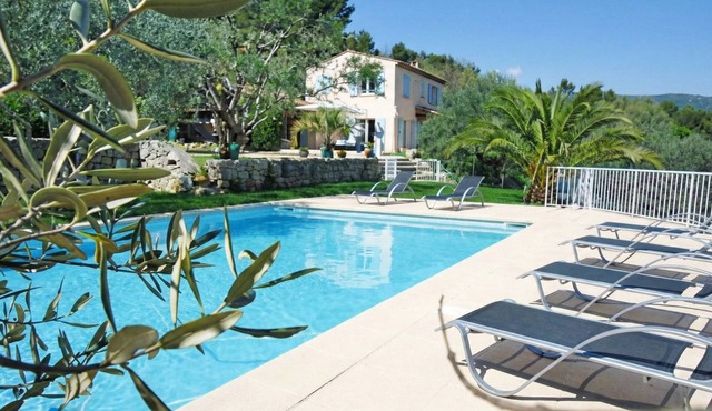 Magnificent, peaceful villa surrounded by olive trees. Exceptional panoramic view