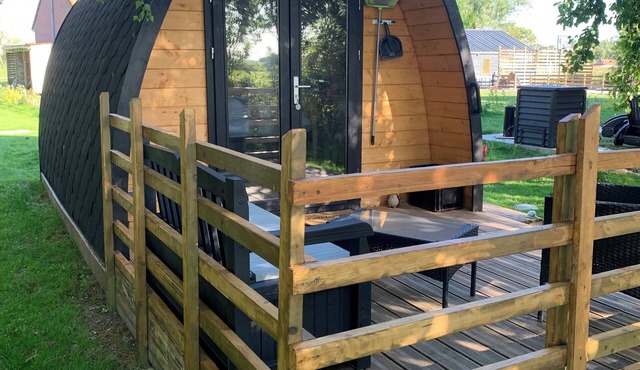 Magnificent "Pod" fully equipped self-catering cottage in the countryside near Bergues