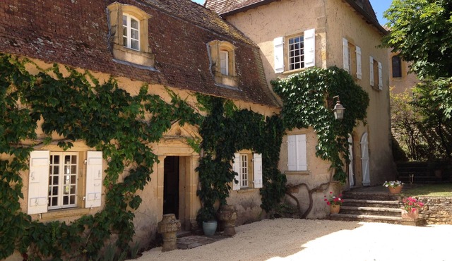 Magnificent presbytery of the 17th century, charming residence.