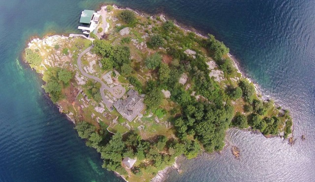Magnificent Private Island in one of America’s Most Beautiful and Fun Rivers nn