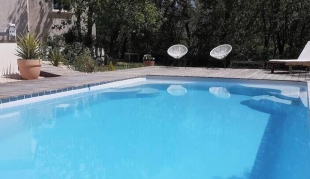 Magnificent property with large grounds and swimming pool