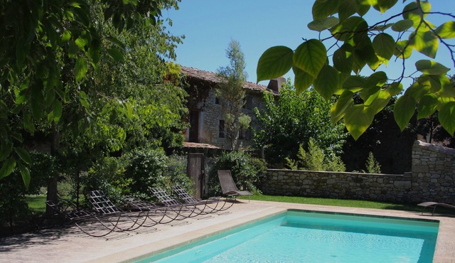 Magnificent Provencal farmhouse in medieval hamlet 8 km from Uzès