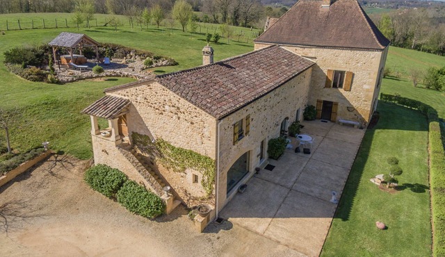 Magnificent property from the 16th Century, with private pool, spa and a view