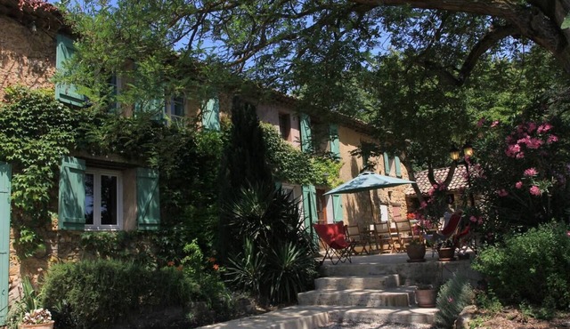 Magnificent Provençal House "Mas" - Lush Greenery