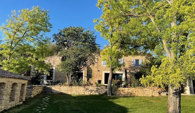 Magnificent Provencal estate north of Aix en Provence - sleeps 26