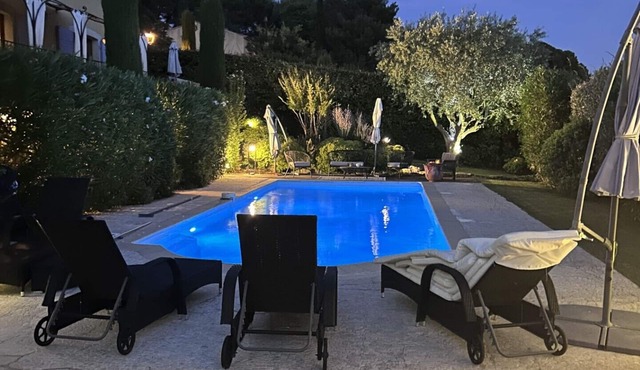 Magnificent Provencal villa with 4 bedrooms, swimming pool, at the foot of the Luberon