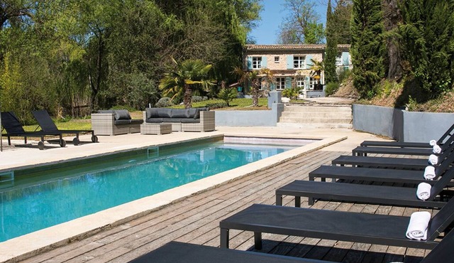 Magnificent restored farmhouse in Crillon-le-Brave with swimming pool