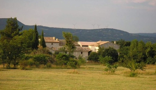 Magnificent renovated mas (XVIII) in a charming and peaceful area