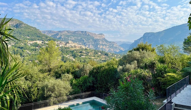 Magnificent renovated property in the heart of the Côte d'Azur, 5 bedrooms. panoramic view
