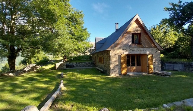 Magnificent renovated barn in the Louron valley