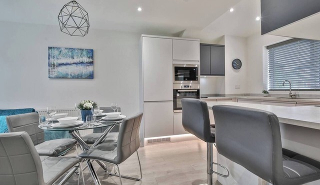 Magnificent, renovated whole house with garden