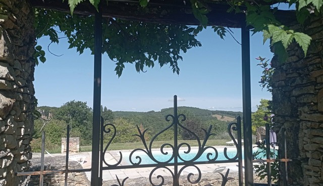 Magnificent residence in exceptional Dordogne location, pool, views, park,