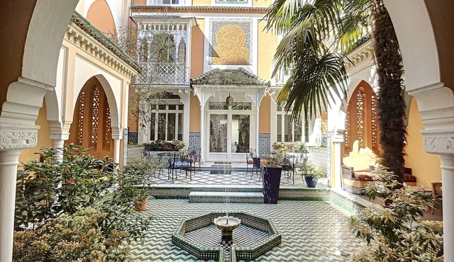 Magnificent Riad with outdoor patio