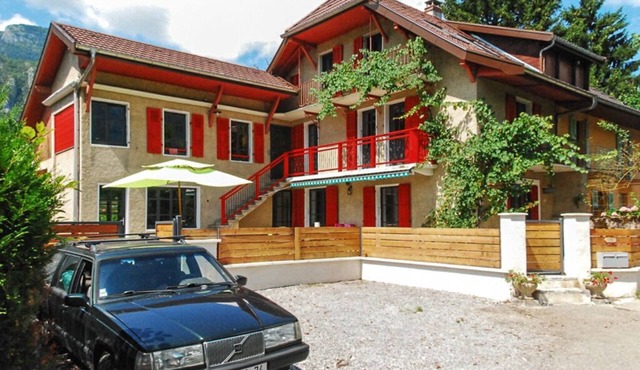 Magnificent Savoyard house on the shore of Lake Annecy, 2 minutes from the beach