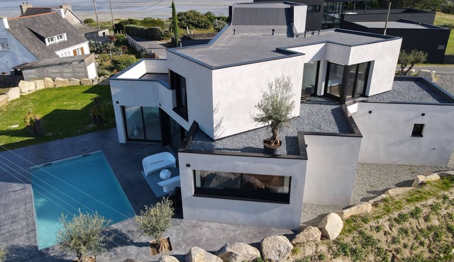 Magnificent Sea View Villa with Swimming Pool, Terrace and WIFI