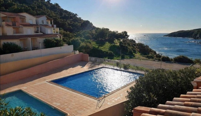 Magnificent sea view apartment with swimming pool