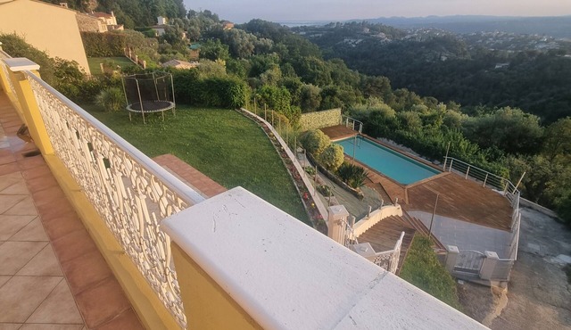 MAGNIFICENT SEA VIEW VILLA WITH PRIVATE SALT POOL