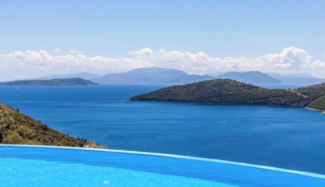 Magnificent sea view villa 5 minutes from the beach