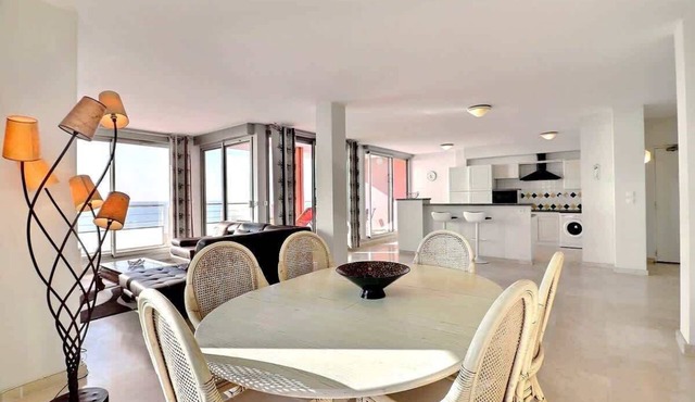 Magnificent Seafront Apartment