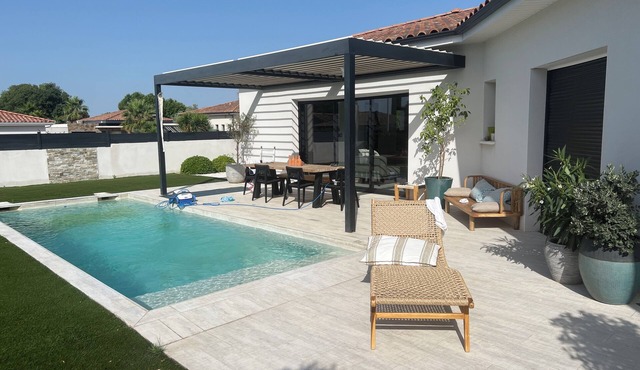 Magnificent single-storey house 10 minutes from the beach