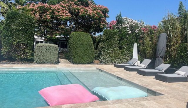Magnificent single storey villa 260 m2 superb swimming pool - 4 bedrooms 3 bathrooms