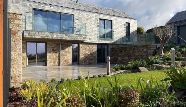 Magnificent South Coast Cornish Retreat by the Sea
