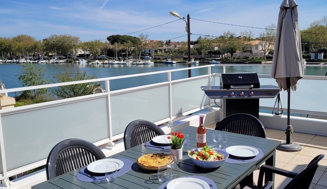 Magnificent, spacious first floor apartment with wonderful views