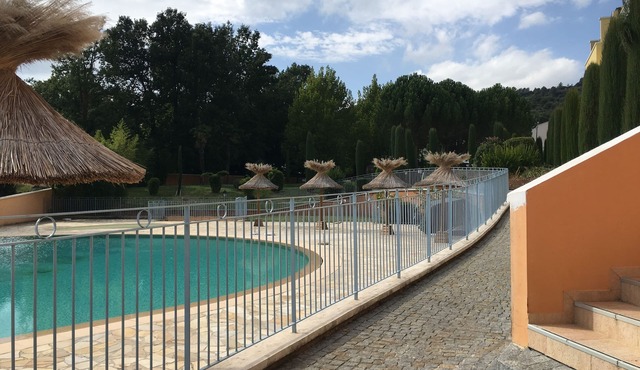 Magnificent studio in a 4-star tourist residence in Provence