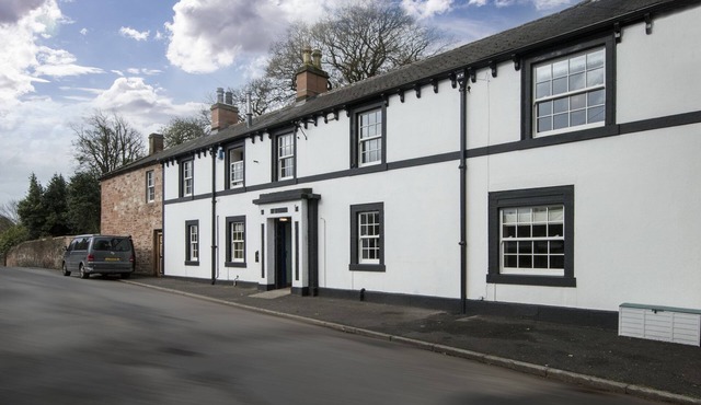 Magnificent stone built house for 10-17 on the stunning Annandale way