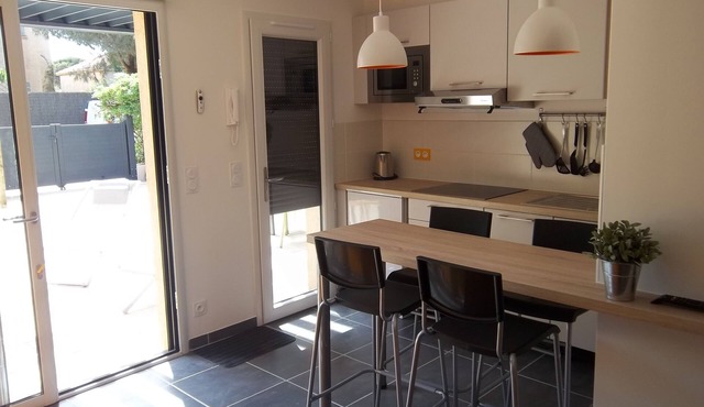 MAGNIFICENT STUDIO Presqu'île de Giens, with Terrace (17m2), 50m from the sea