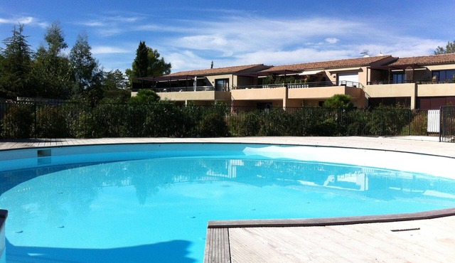 Magnificent T2 in recent residence, calm with swimming pool