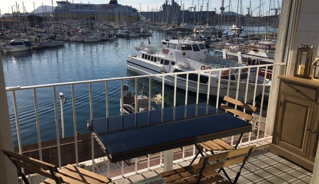 Magnificent T3 of 75 m² on the marina