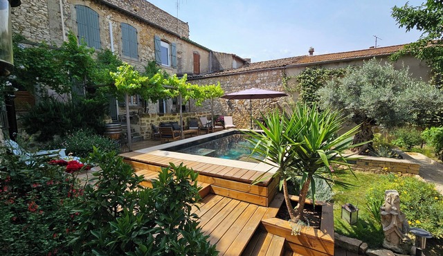Magnificent town house with swimming pool.