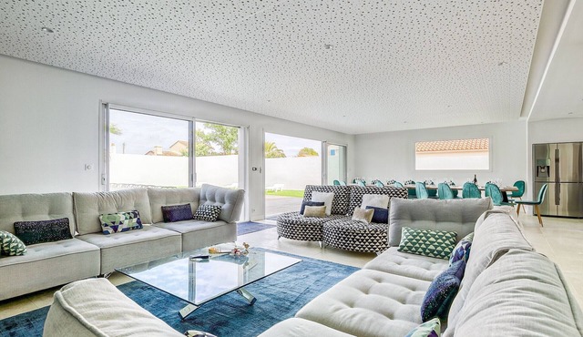 Magnificent villa for large family with swimming pool