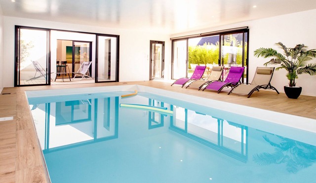 Magnificent villa *, close to beaches, swimming pool 29°, enclosed garden.