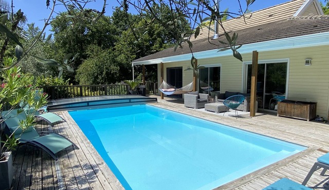 Magnificent vacation villa with swimming pool, jacuzzi and pétanque court