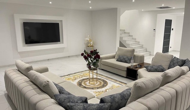 Magnificent Villa with Swimming Pool