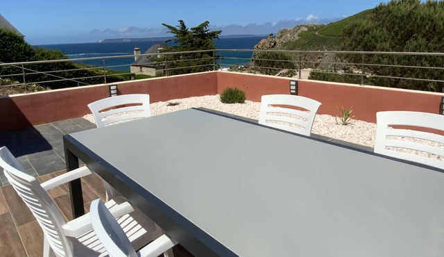Magnificent Villa facing the beach of Pors Peron