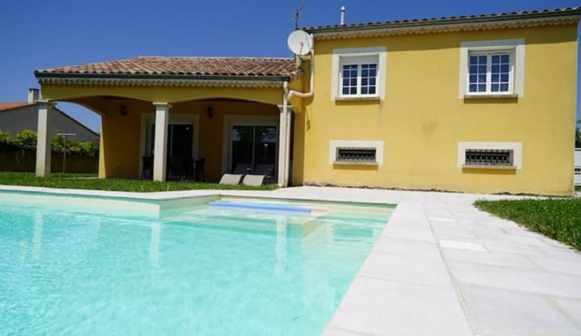 Magnificent villa with swimming pool and jacuzzi