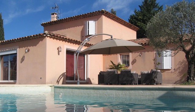 Magnificent villa with pool on the edge of Verdon .with independent studio.
