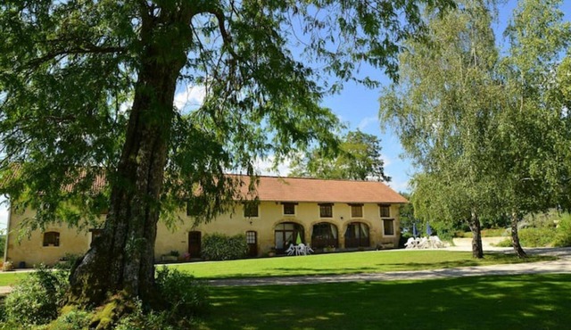 Magnificent view of the lake - Beautiful domain with swimming pool