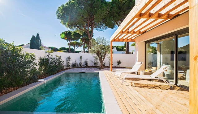 Magnificent villa with swimming pool, close to the sea and golf course