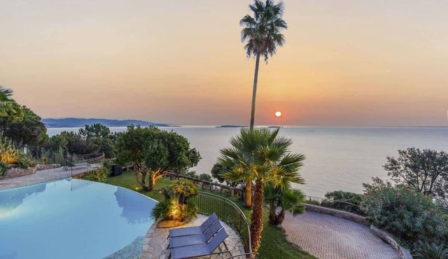 Magnificent villa with sea view in Theoule sur Mer