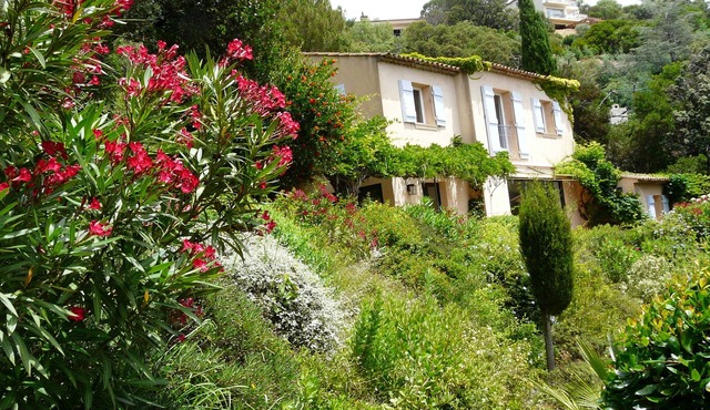 Magnificent villa in the heart of nature, sea view, infinity pool Classified 4★