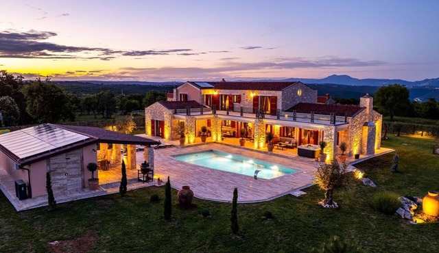 Magnificent Villa Antea with swimming pool, sauna and jacuzzi