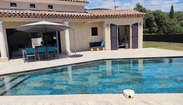 Magnificent villa between sea and mountains. Private swimming pool. Air-conditioned.