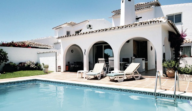 Magnificent villa close to the sea with heated pool. Sea view!