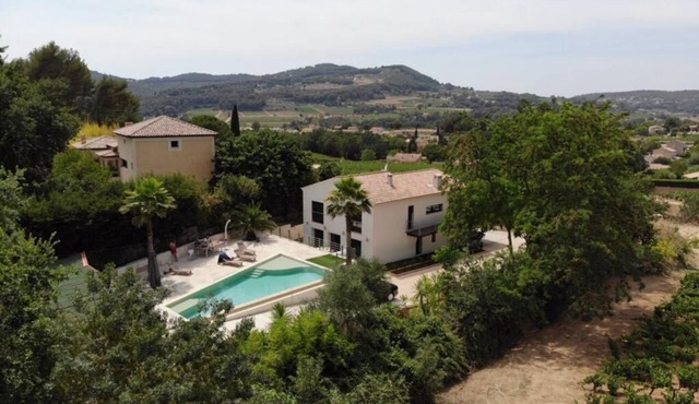 MAGNIFICENT VILLA WITH POOL SURROUNDED BY VINEYARDS
